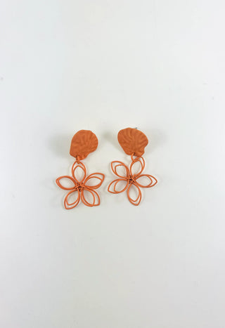Wired Shell Flower Matte Earring Orange