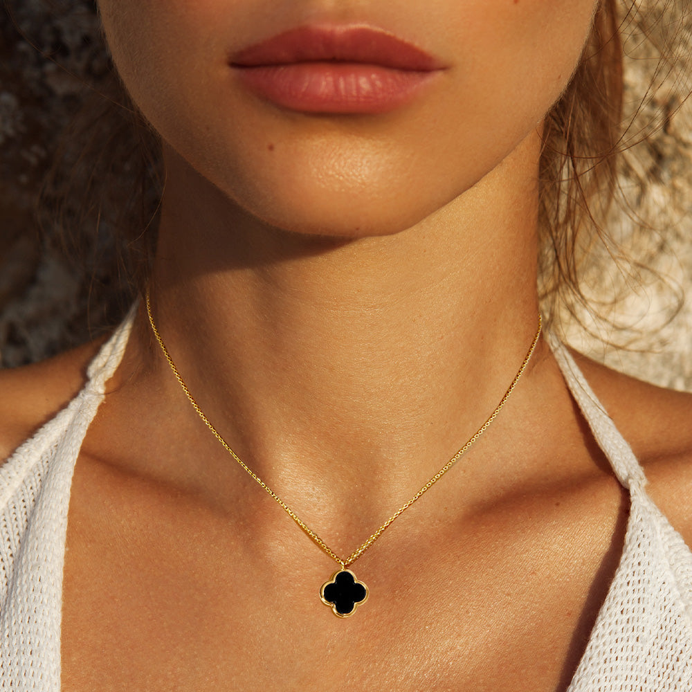 Quatrefoil Dainty Pendant Necklace, Black/Gold